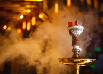 Islamabad authorities seal sheesha café for violating indoor smoking ban