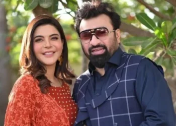 Showbiz’s Favorite Couple Relaxes on French Shores