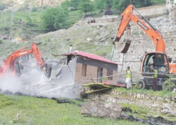 District administration launches major operation in Balakot to clear Kunhar River encroachments