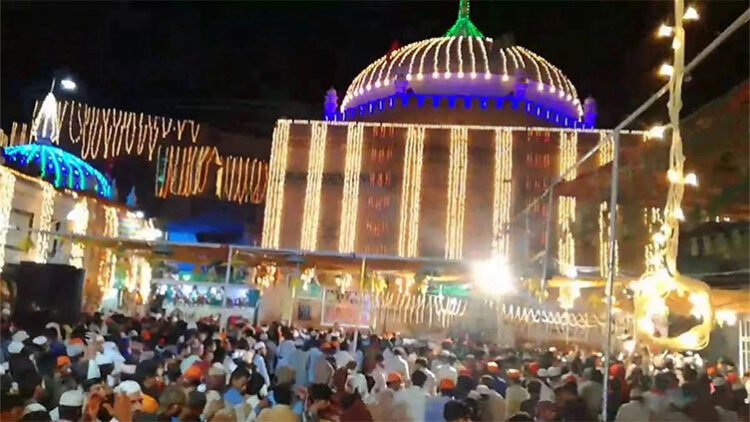 Thousands gather as Urs celebrations of Hazrat Baba Farid continue