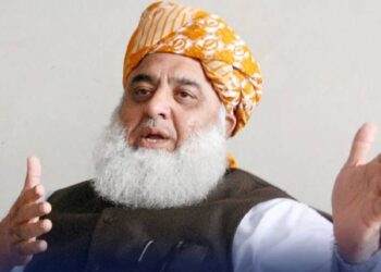 Fazl urges change within PTI to avoid political unrest in KP