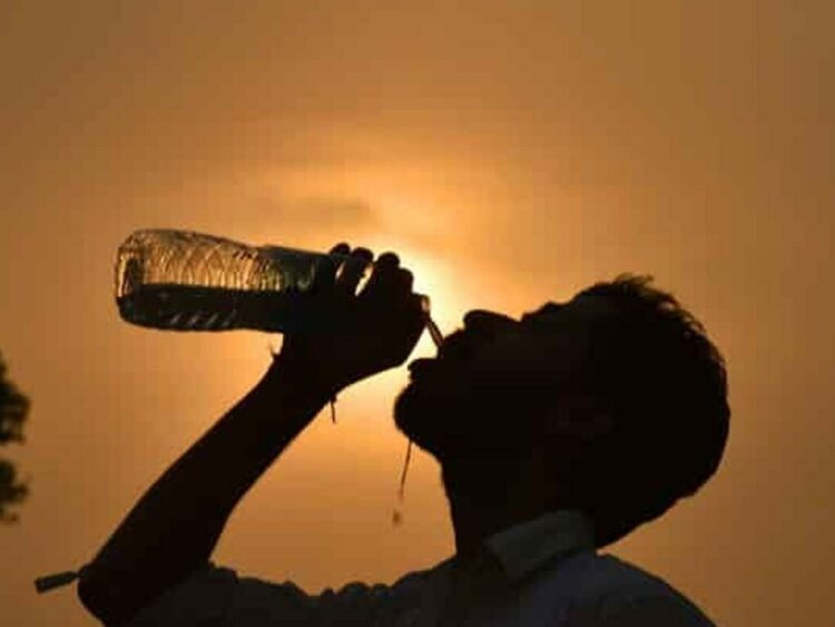 Hot, Humid Spell Grips Country; Rain, Thunderstorms Likely in Upper Areas