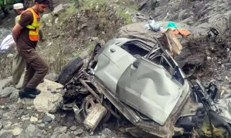 7 Dead as vehicle plunges into ravine in Kurram