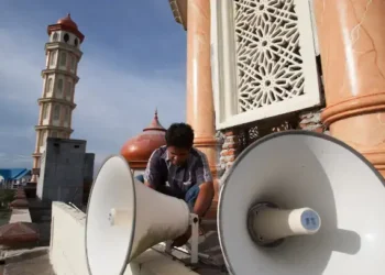 Loudspeaker ban on Azan in Mumbai sparks outrage, Muslims turn to “Online Azan” App