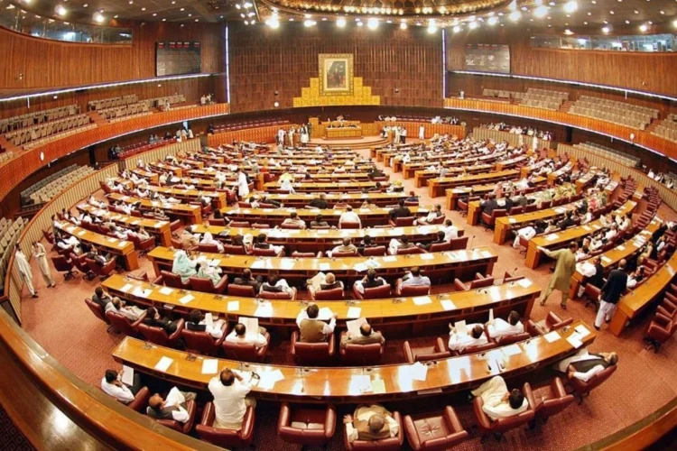 Eight newly elected senators sworn in by Chairman Yousaf Raza Gillani