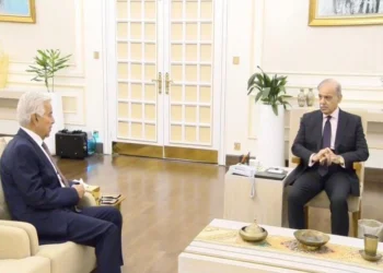 PM Shehbaz congratulates Defence Minister on lifting of UK flight ban on Pakistan