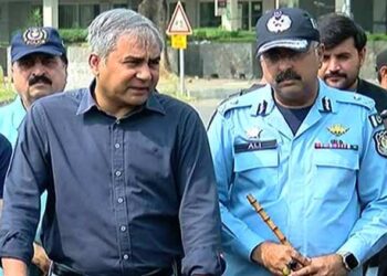 Plainclothes officers detain PTI activists linked to Nov 26 Protest