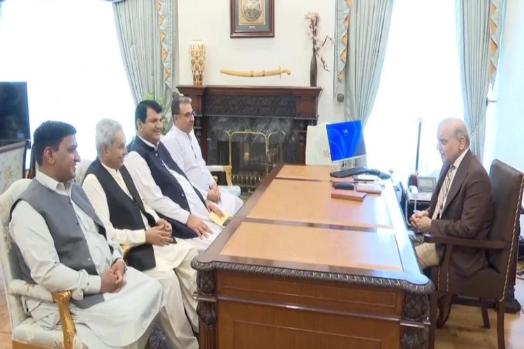 Former PTI leader Nawabzada Mohsin joins PML-N along with supporters