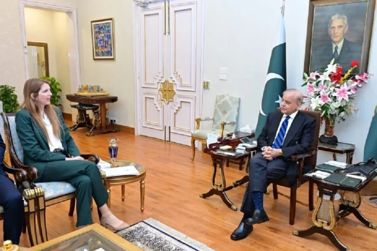 Pakistan, UK Vow to Strengthen Bilateral Ties as PIA Flights Resume