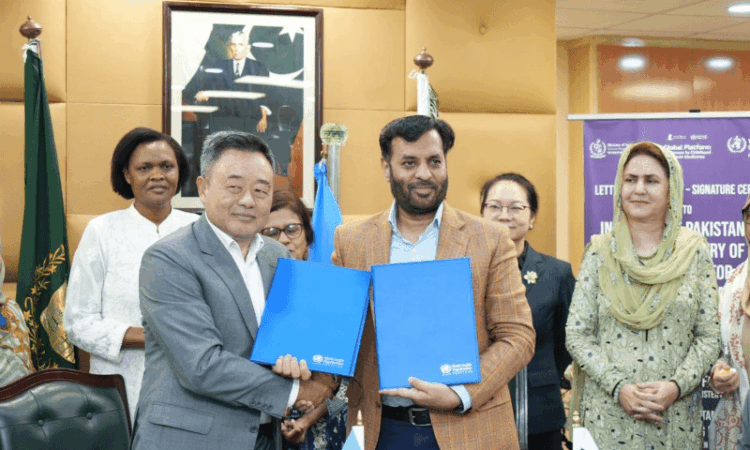 Pakistan, WHO Sign Agreement to Provide Free Cancer Medicines for Children