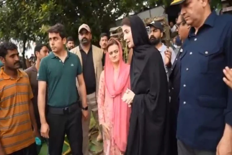 Punjab CM Maryam Nawaz Visits Kasur Flood Relief Camp, Assures Victims of Full Support