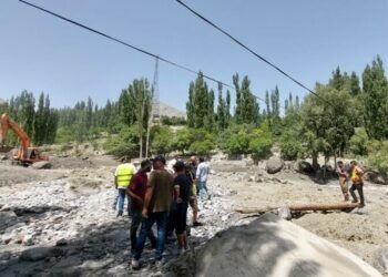 Fresh Flooding Halts KKH Repairs in Hunza, Thousands Stranded Amid Glacial Melting Crisis