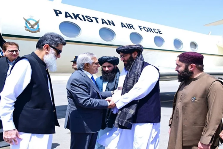 Ishaq Dar Arrives in Kabul for Trilateral Talks; Wang Yi Due in Islamabad on Aug 21
