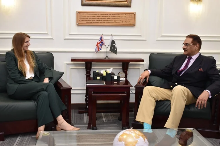 UK, Pakistan Vow to Deepen Defence Cooperation in High-Level Meeting