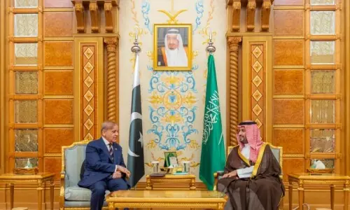 PM Shehbaz, Saudi Crown Prince MBS Discuss Strengthening Trade, Investment Ties