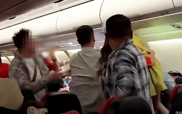 Indian national charged for stabbing two teens aboard Chicago–Germany flight