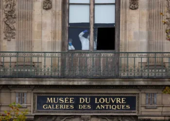 Suspects Arrested in $102 Million Louvre Jewellery Heist as One Tried to Flee France