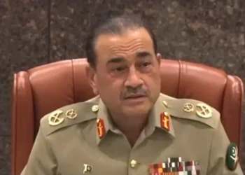 Army chief warns against threats from Indian and Afghan sides amid rising tensions