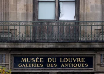 Louvre Museum Robbed in 4-Minute Operation; Historic French Crown Jewels Stolen