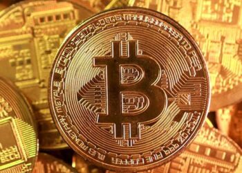 Bitcoin Slumps as Trade War Fears Push Investors to Safer Assets