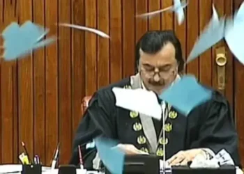 Senate Approves 27th Constitutional Amendment Amid Opposition Walkout