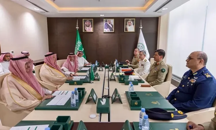 Pakistan, Saudi Arabia Review Strategic Ties, Defence Cooperation in Riyadh