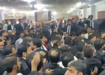 Clashes Erupt at Sukkur Lawyers’ Convention; Five Detained, Inquiry Ordered