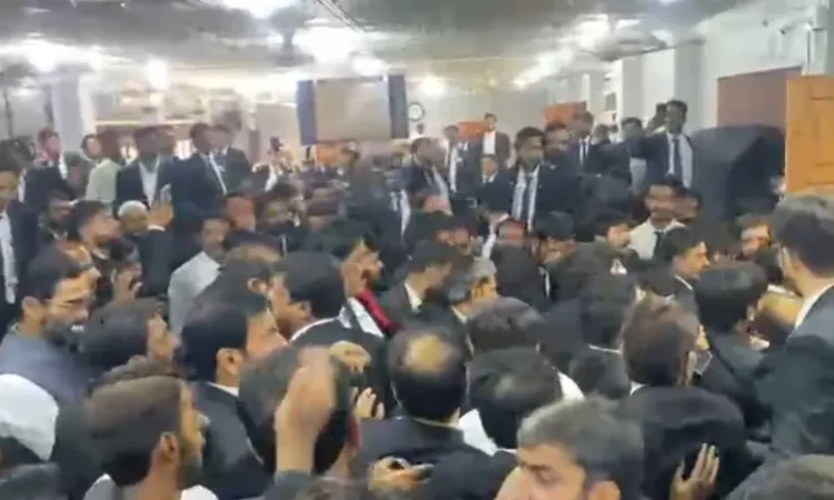 Clashes Erupt at Sukkur Lawyers’ Convention; Five Detained, Inquiry Ordered