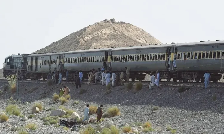 Jaffar Express Escapes Bomb Attack in Balochistan’s Nasirabad