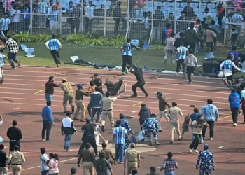 Chaos Erupts at Messi Event in India as Fans Storm Pitch Over Mismanagement
