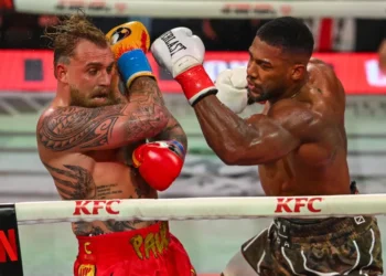 Former Heavyweight Champion Ends YouTuber’s Run with Sixth-Round KO