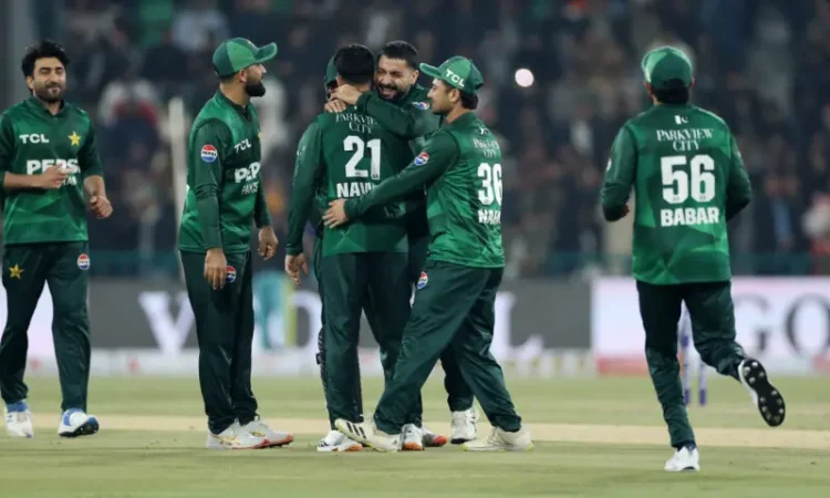 Pakistan Beat Australia by 22 Runs in First T20I as Saim Ayub Shines at Gaddafi Stadium