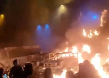 Fresh Anti-Government Protests Sweep Iranian Cities Amid Internet Blackout, Death Toll Reaches 65