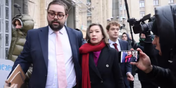 Russia Expels British Diplomat, Warns UK Against Espionage