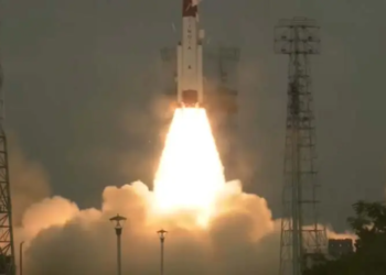Indian rocket loses control after lift-off in fresh blow to country’s space agency
