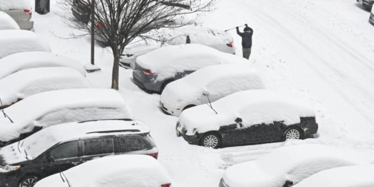 Massive Blizzard Halts Travel Across U.S. Northeast, Over 5,700 Flights Canceled