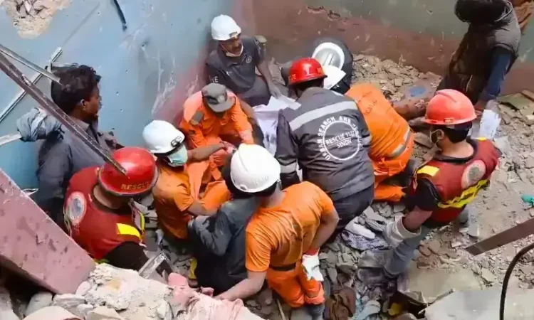 16 Killed, Over 14 Injured in Gas Cylinder Blast in Karachi’s Soldier Bazaar