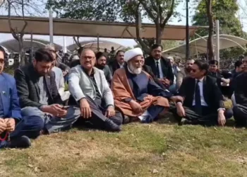 Opposition Protests Outside Supreme Court, Demands Early Hearing of Imran Khan’s Cases and Medical Access