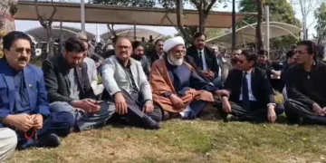 Opposition Protests Outside Supreme Court, Demands Early Hearing of Imran Khan’s Cases and Medical Access