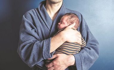 FOSPAH Rules Paternity Leave Mandatory, Fines State Bank Rs500,000