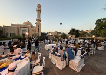 Azerbaijan Embassy Hosts Iftar for Jamia Qasmia Students and Families in Islamabad