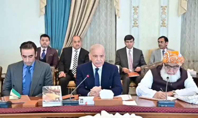 Shehbaz Sharif Leads In-Camera Briefing on Security, Regional Tensions; Leaders Stress Unity as PTI Boycotts