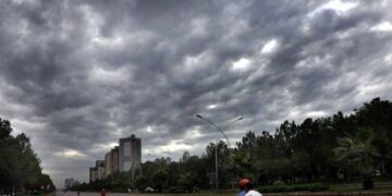 PMD Forecasts Nationwide Rain, Thunderstorms from March 24 to 30, Warns of Floods and Hailstorms