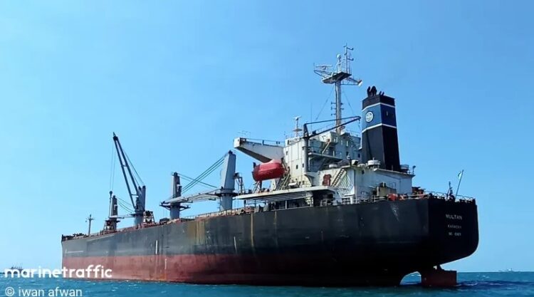 Pakistani Vessel ‘Multan’ Granted Rare Passage Through Strait of Hormuz Amid Closure