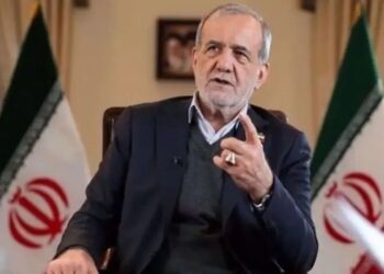 Iran Warns of Decisive Response to US Threats Amid Rising Strait of Hormuz Tensions