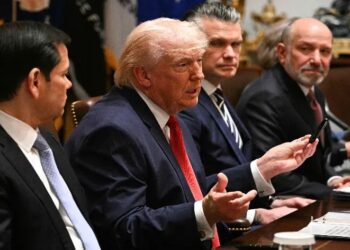 Trump Denies Desperation for Iran Deal, Mixes Threats with Diplomacy