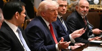 Trump Denies Desperation for Iran Deal, Mixes Threats with Diplomacy