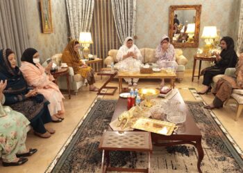 Condolences Pour In for Sister of Begum Ishrat Ashraf in Lahore