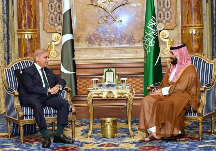 PM Shehbaz, Saudi Crown Prince Discuss Strengthening Strategic Ties in Jeddah